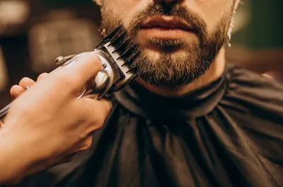 Стрижка и оформление бороды и усов в СПб – цена моделирования бороды в  Красногвардейском