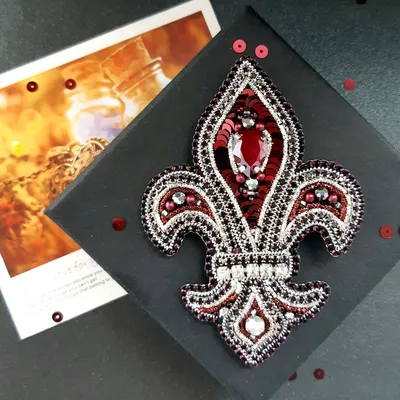 Брошь королевская лилия №354686 - купить в Украине на Crafta.ua