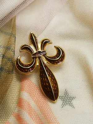 Брошь-кулон Королевская лилия( Fleur de Lis фр.). США. 80-90е гг.(18С025) -  «VIOLITY»