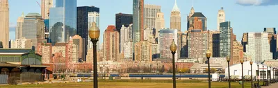 Бруклин, Нью-Йорк, Соединенные Штаты Америки- [мост В манхэттене, вид с  улицы Дамбо в Бруклине] Редакционное Стоковое Фото - изображение  насчитывающей строя, восточно: 168284093