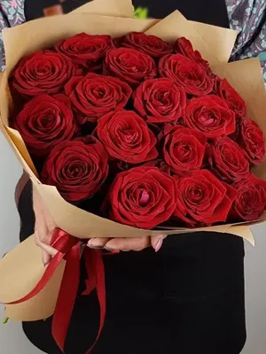 Яркий букет из 19 розовых роз 60см купить в Краснодаре с доставкой