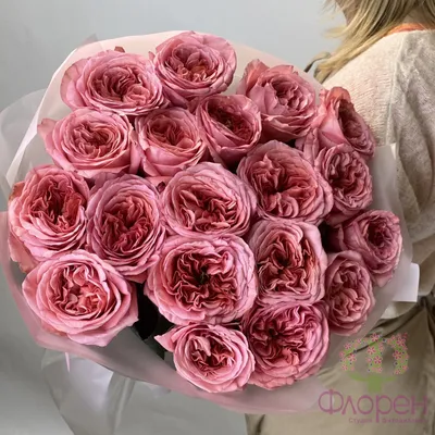 19 красных роз с золотой в букете за 5 290 руб. | Бесплатная доставка  цветов по Москве