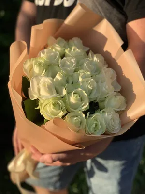 Купить букет из 19 роз «Сюрприз» в интернет-магазине «БукетЛаб»
