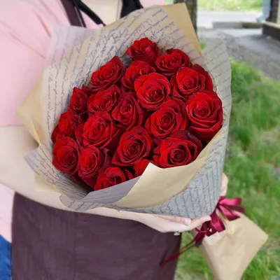 Заказать Букет из 19 белых роз с доставкой в Москве