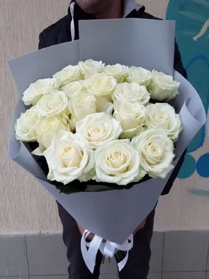 Букет из 19 красных роз в белой упаковке (50 см ) за 2590р. Позиция № 3346