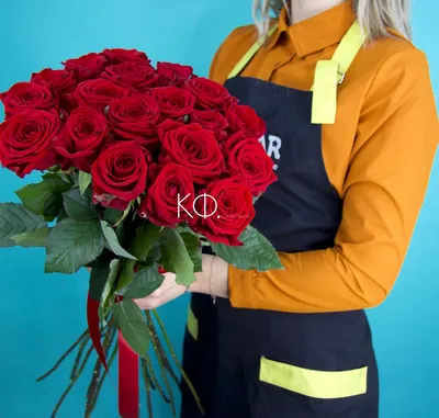 Букет из 19 красных роз с бесплатной доставкой на дом из «ВкусВилл» |  Санкт-Петербург