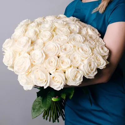 Купить Классический букет из белых роз (50 см) model №683 в Новосибирске