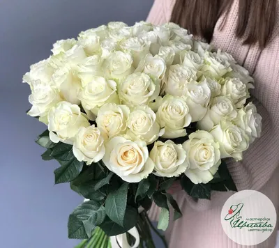 Траурный букет из 50 белых роз (70см) от 7 700 руб - купить по выгодной  цене в Москве