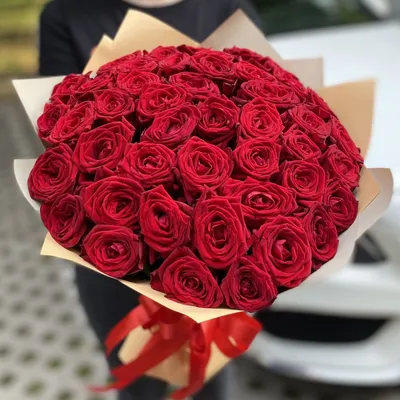 Купить букет из 51 красной розы 50 см по доступной цене с доставкой в  Москве и области в интернет-магазине Город Букетов