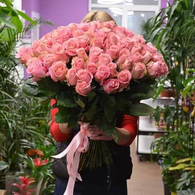 Букет из 55 роз (Carousel) - Цветочный Маркет 24 в Москве