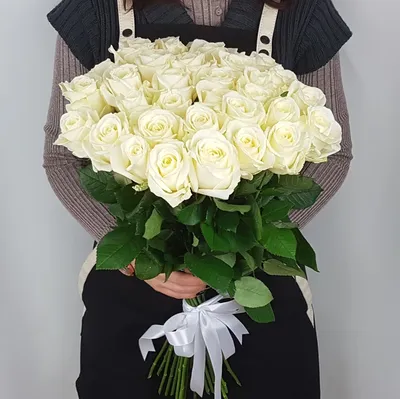 Букет 7 белых роз с доставкой в Таллине, Эстонии - Roses.ee