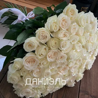 Купить букет белых роз 1 красной 4900 р. интернет магазине Модный букет  доставкой Москва