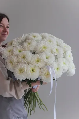 Букет из 25 кустовых хризантем в розовой упаковке, купить цветы с доставкой  в Казани, цена букета - 6480 рублей