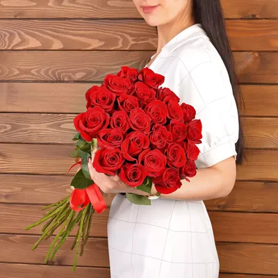 Букет из 25 роз Premium 60 см - купить в Москве по цене 3990 р - Magic  Flower