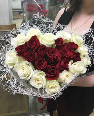Букет из 25 кустовых роз \"Флиртинг баблз\" купить в Курске | заказать живые  цветы с доставкой на дом или самовывоз