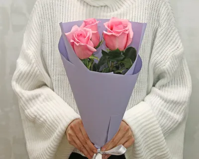 Букет из 3 белых роз 40 см - купить в Москве по цене 1290 р - Magic Flower