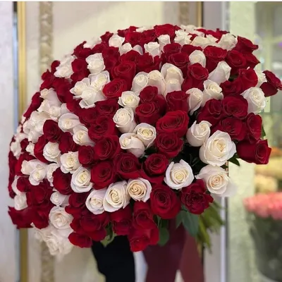 Купить Корзина 301 роза, цветы в виде сердца R921 в Москве, цена 37 750 руб.