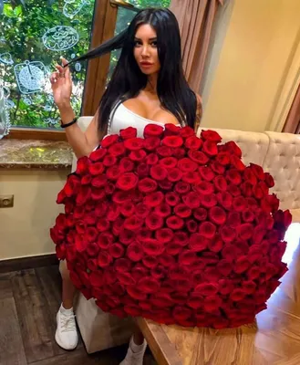 Букет из 301 красной розы, артикул F19676 - 59000 рублей, доставка по  городу. Flawery - доставка цветов в Москве