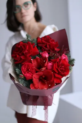 Купить Букет из 301 красно-белой розы (70см) с доставкой по Москве