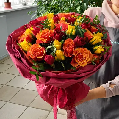 Букет сердце из 33 роз с зеленью Хабаровск