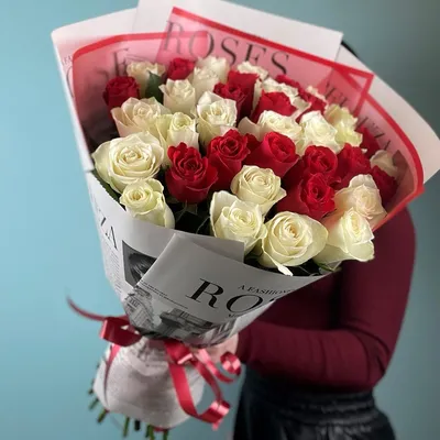 Купить букет 33 белых роз (60 см.) по доступной цене с доставкой в Москве и  области в интернет-магазине Город Букетов