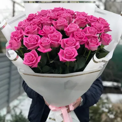 Купить букет из 37 пионовидных роз Бомбастик по доступной цене с доставкой  в Москве и области в интернет-магазине Город Букетов