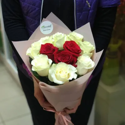 Букет из 15 красных, белых и розовых роз (Эквадор, 50-60 см) - Доставка  цветов в Екатеринбурге