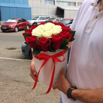 Букет из белых и красных роз (ЭКВАДОР) купить с доставкой в Пушкине и СПб:  цена, фото, описание - «ChocoRose»
