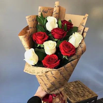 Букет красных и белых роз с лентой красные и белые розы заказать в Гродно:  доставка, цена, фото