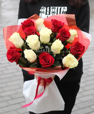 Букет красных роз и белых хризантем купить с доставкой в Москве | Заказать  букет цветов недорого