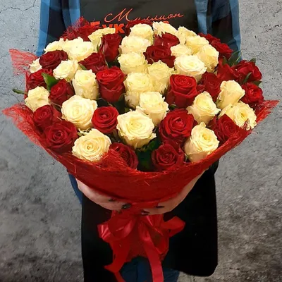 17 красных и белых роз в коробке в Оренбурге купить, заказать с доставкой -  Fleur