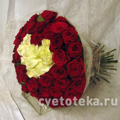 Купить букет белых красных роз 15000 р. интернет магазине Модный букет  доставкой Москва