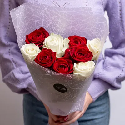 Букет красных и белых роз – купить с доставкой в Москве. Цена ниже!