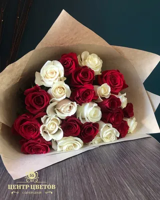 29 Красных и Белых Роз - купить букет с доставкой. Цена, фото, отзывы,  подарки | Ukraineflora