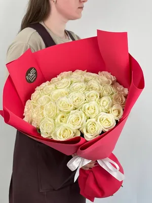 Букет из 9 красных и белых роз 60 см - купить в Москве по цене 1990 р -  Magic Flower