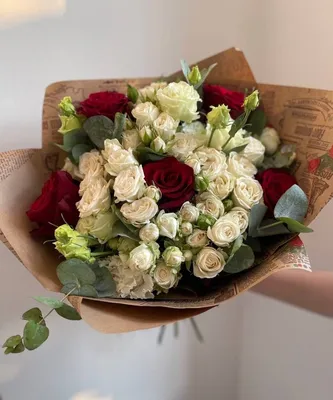 Букет \"Букет из красных и белых роз на похороны\" с доставкой в Сасово —  Фло-Алло.Ру, свежие цветы с бесплатной доставкой