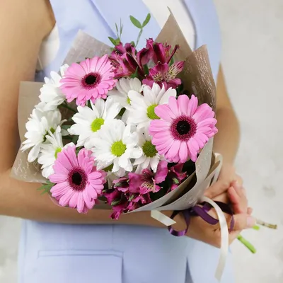 Купить Сборный букет из роз, альстромерии, герберы и эустомы с оформлением  в Томске - доставка цветов МАКИ