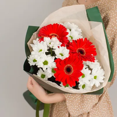 Купить Букет из хризантем, гербер и гвоздик с доставкой в Омске - магазин  цветов Трава