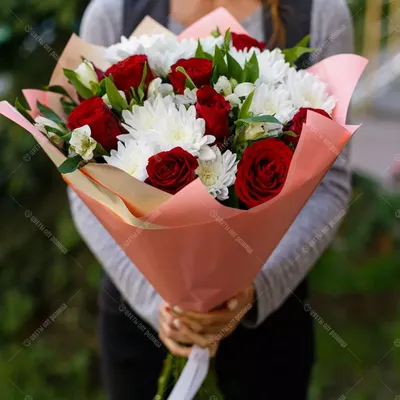 Букет из роз, хризантем и альстромерии «Танюша» заказать с доставкой по  цене 3 000 руб. в Адлере