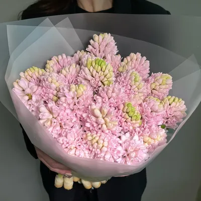 Купить букет из синих гиацинтов и белых тюльпанов в Москве. Цена 3740 руб.