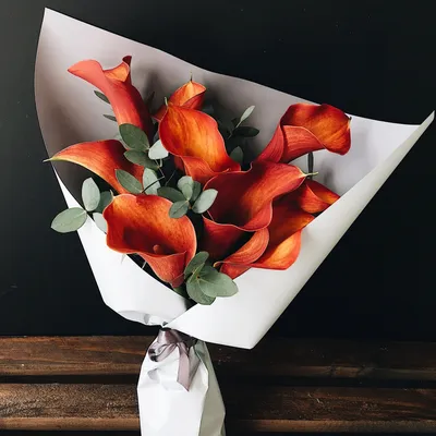 Купить свадебный букет из калл, лизиантусов и орхидей с бесплатной  доставкой по Москве | Butik-Flowers