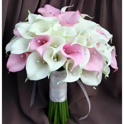 Букет невесты из калл с бусинами - Доставкой цветов в Москве! 121207  товаров! Цены от 487 руб. Цветы Тут