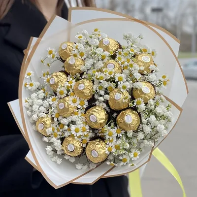Прекрасный подарок маме или девушке: как своими руками сделать эффектный  букет из конфет - Идеи