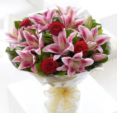 Букет из лилий, хризантем, фисташек и роз - купить в Москве по цене 4290 р  - Magic Flower