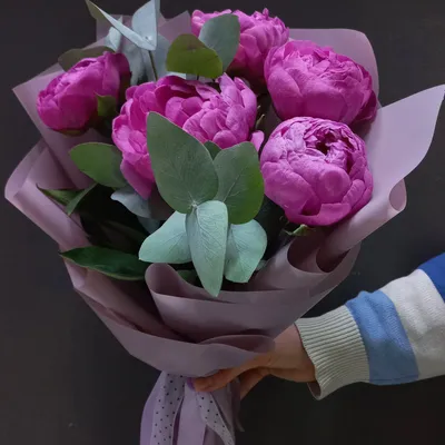 Бело-розовый букет пионов от Lotlike.ru в Москве. Купить цветы.