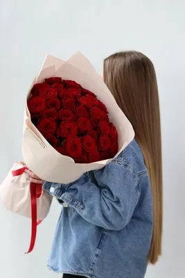 Букет красных роз: 25 цветков с оформлением недорого по цене 5685 ₽ -  купить в RoseMarkt с доставкой по Санкт-Петербургу