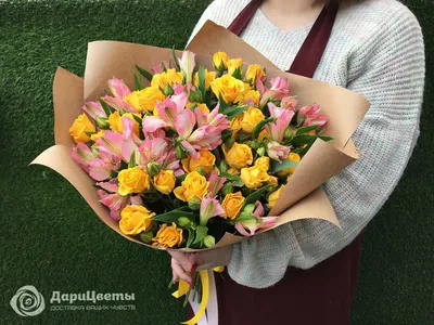 Купить букет из кустовых роз, альстромерий и эвкалипта в Перми