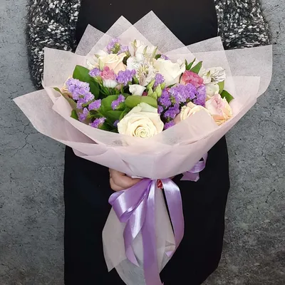 Букет из альстромерий, роз и хризантем - купить в Москве по цене 3490 р -  Magic Flower