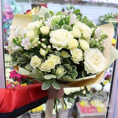 Микс-букет из красных роз и альстромерий (39 шт) за 5377р. Позиция № 246