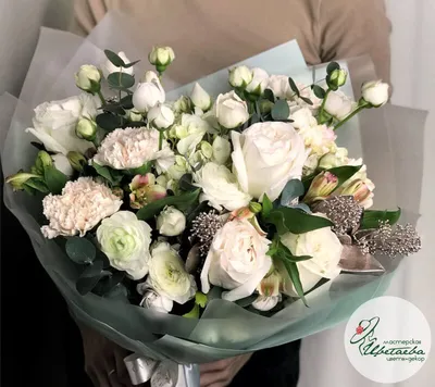 Букет из роз, гвоздик и эустом - купить в Москве по цене 4490 р - Magic  Flower